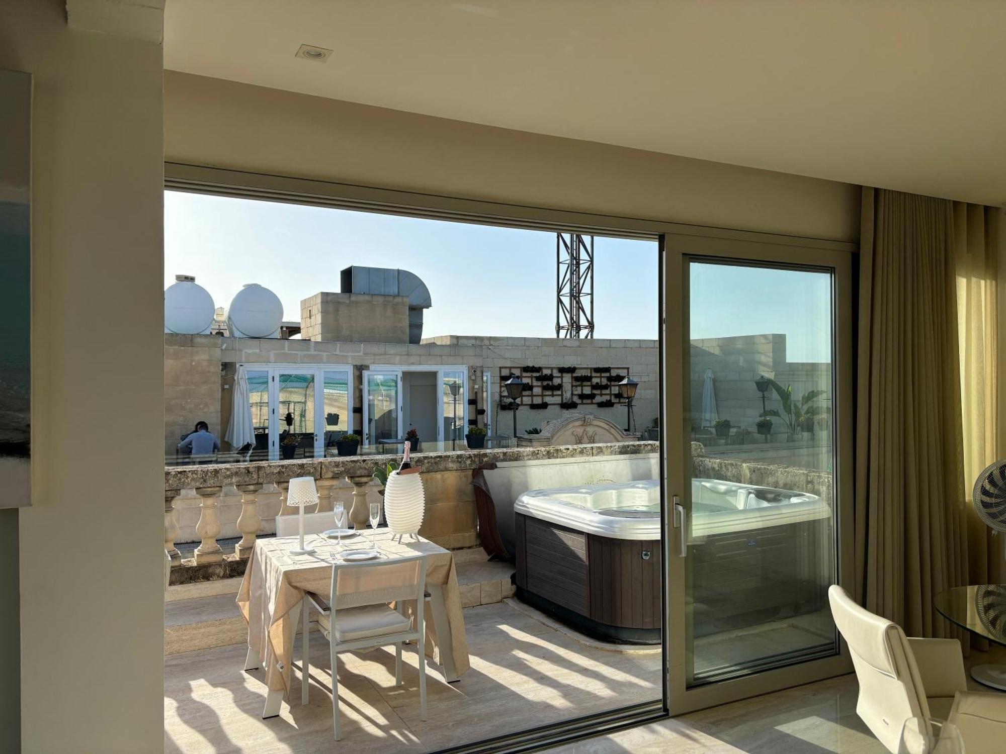 Penthouse With Jacuzzi & Panoramic Views - Heart Of Valletta