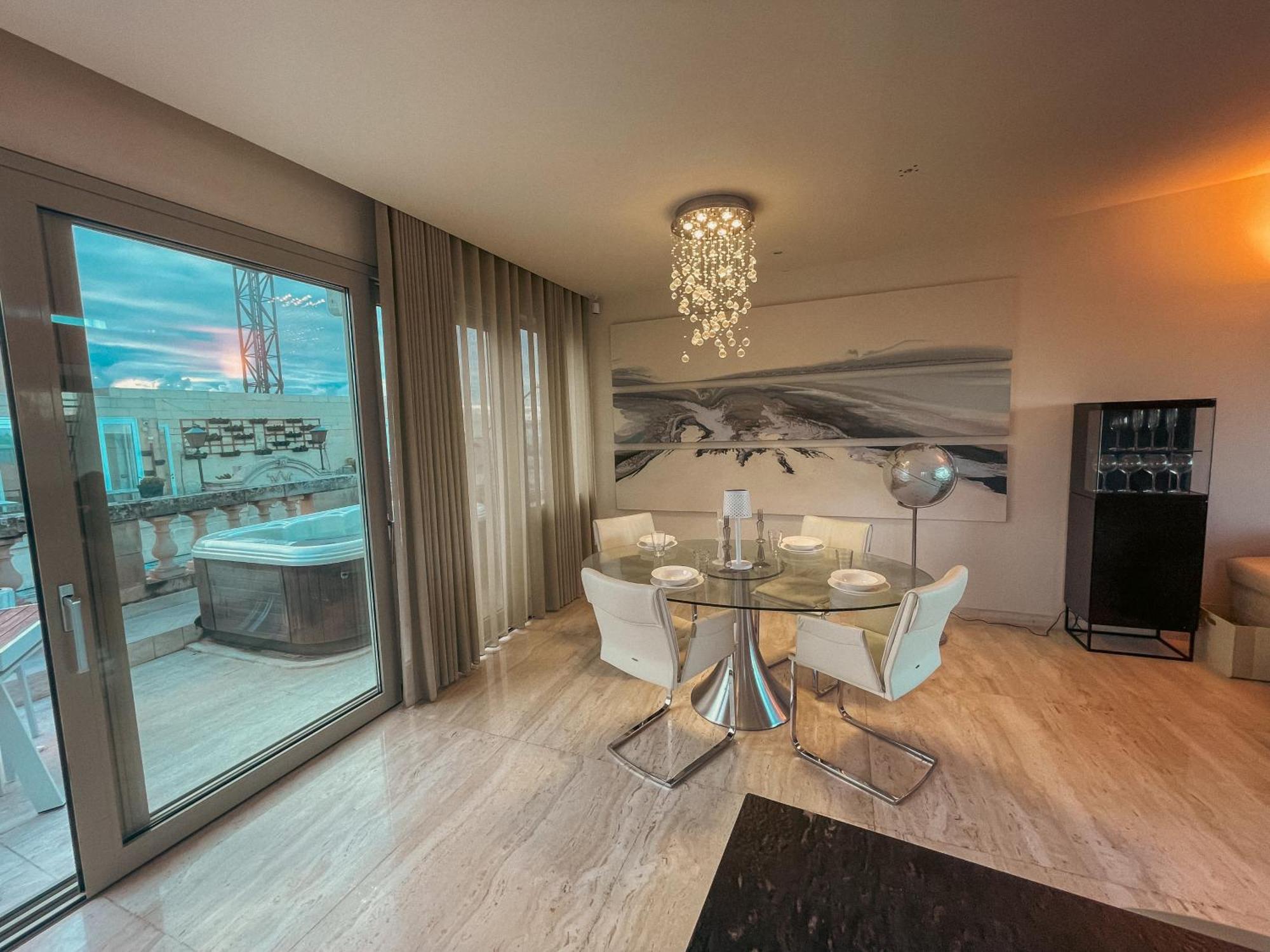 Penthouse With Jacuzzi & Panoramic Views - Heart Of Valletta