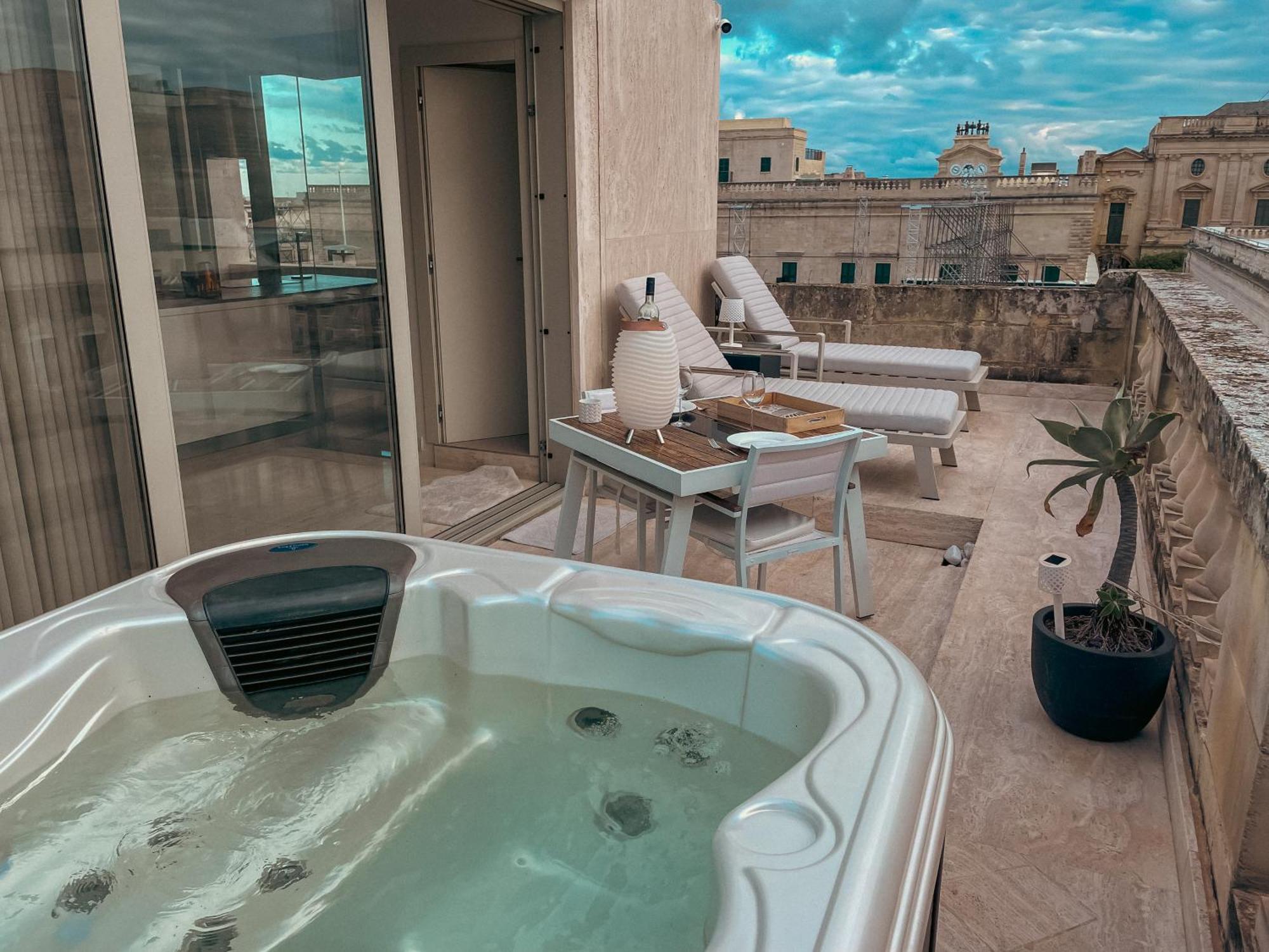Penthouse With Jacuzzi & Panoramic Views - Heart Of * Valletta