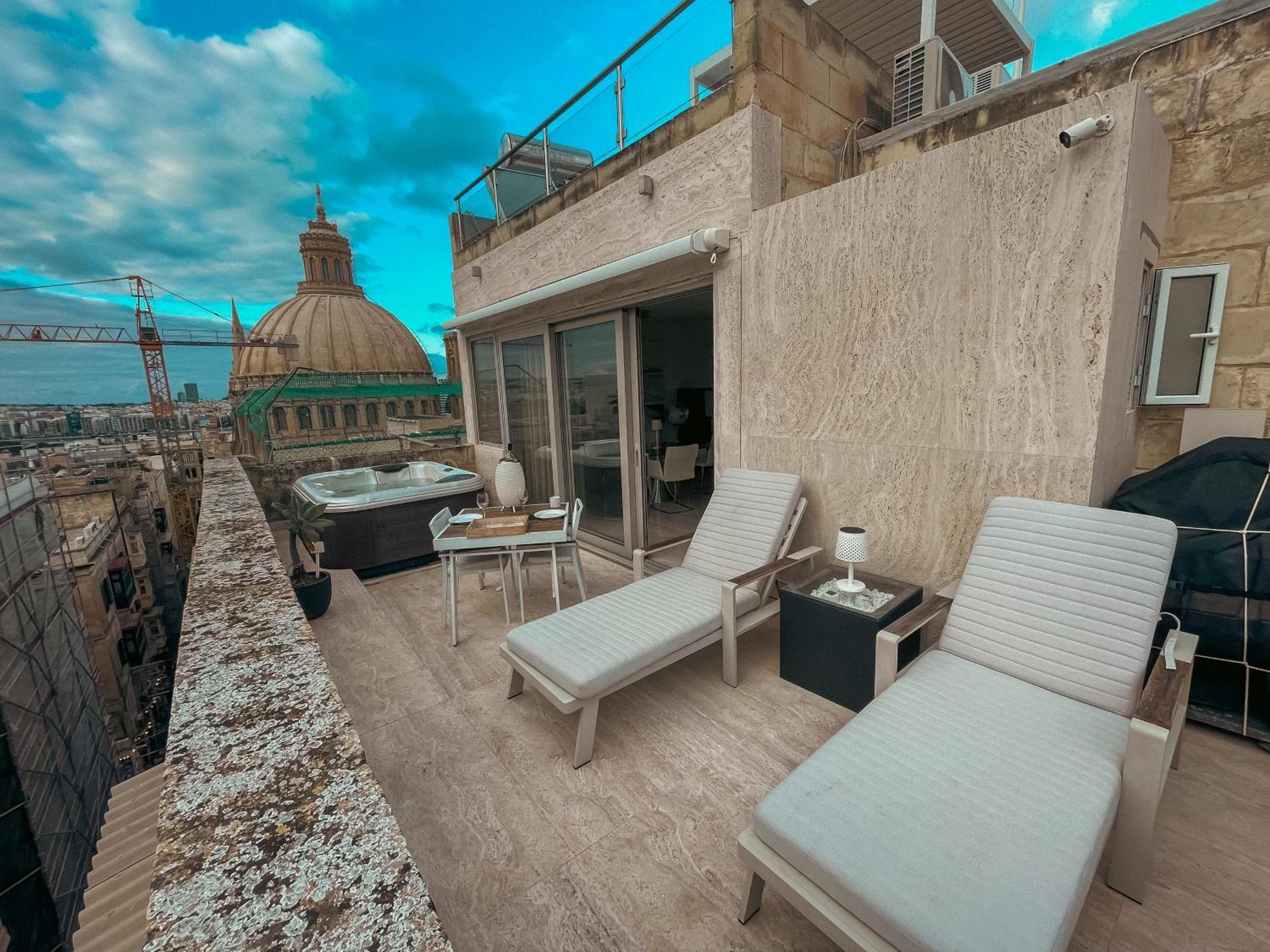 Penthouse With Jacuzzi & Panoramic Views - Heart Of Apartment Valletta