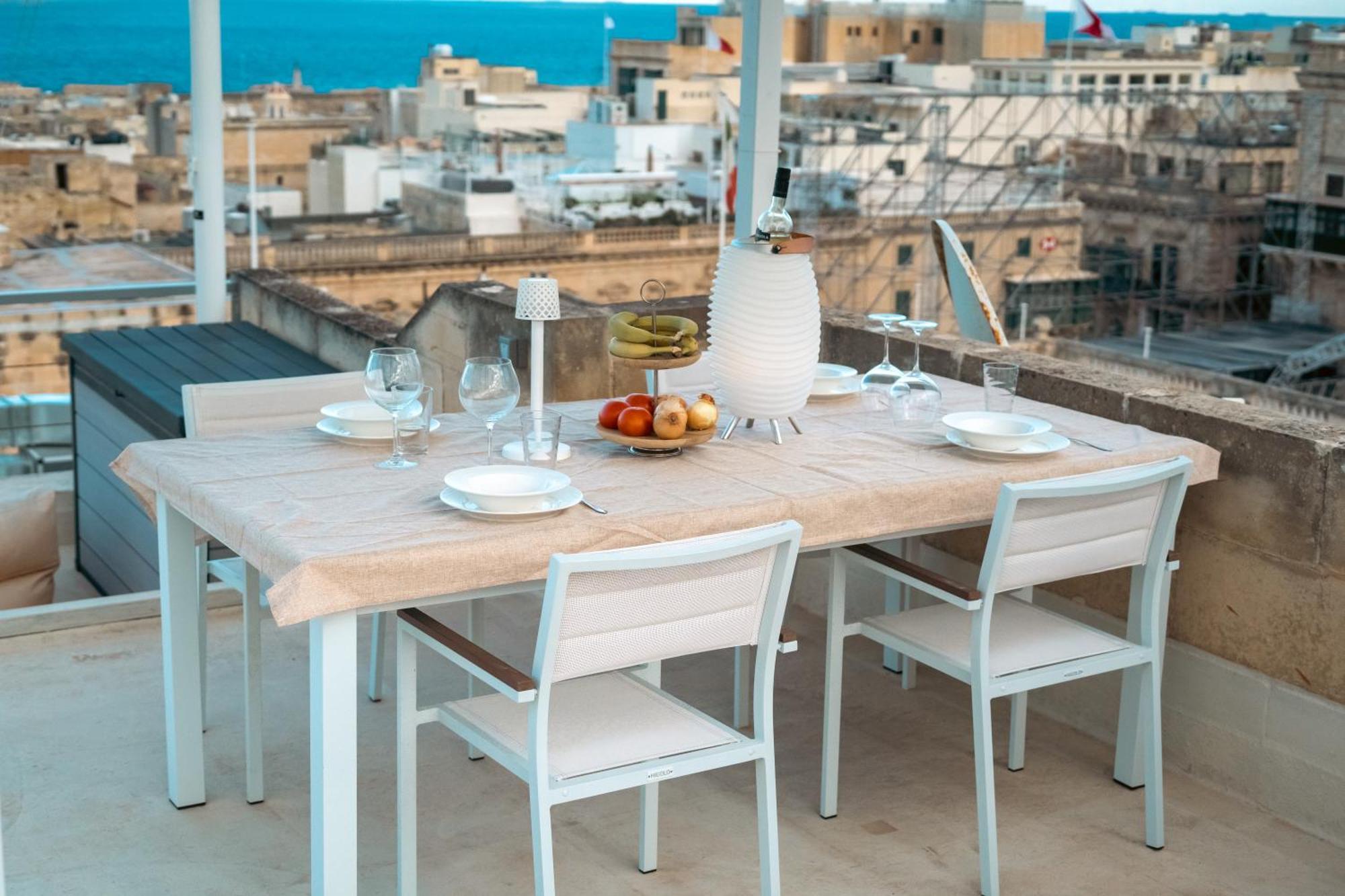 Penthouse With Jacuzzi & Panoramic Views - Heart Of Apartment Valletta