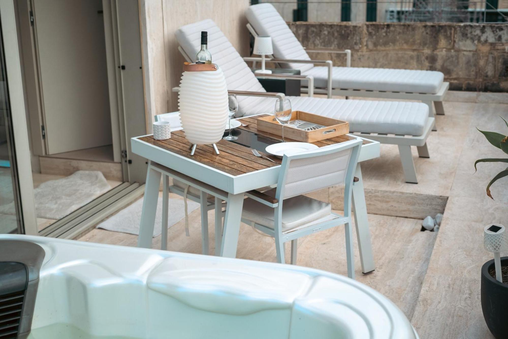 Penthouse With Jacuzzi & Panoramic Views - Heart Of Apartment Valletta