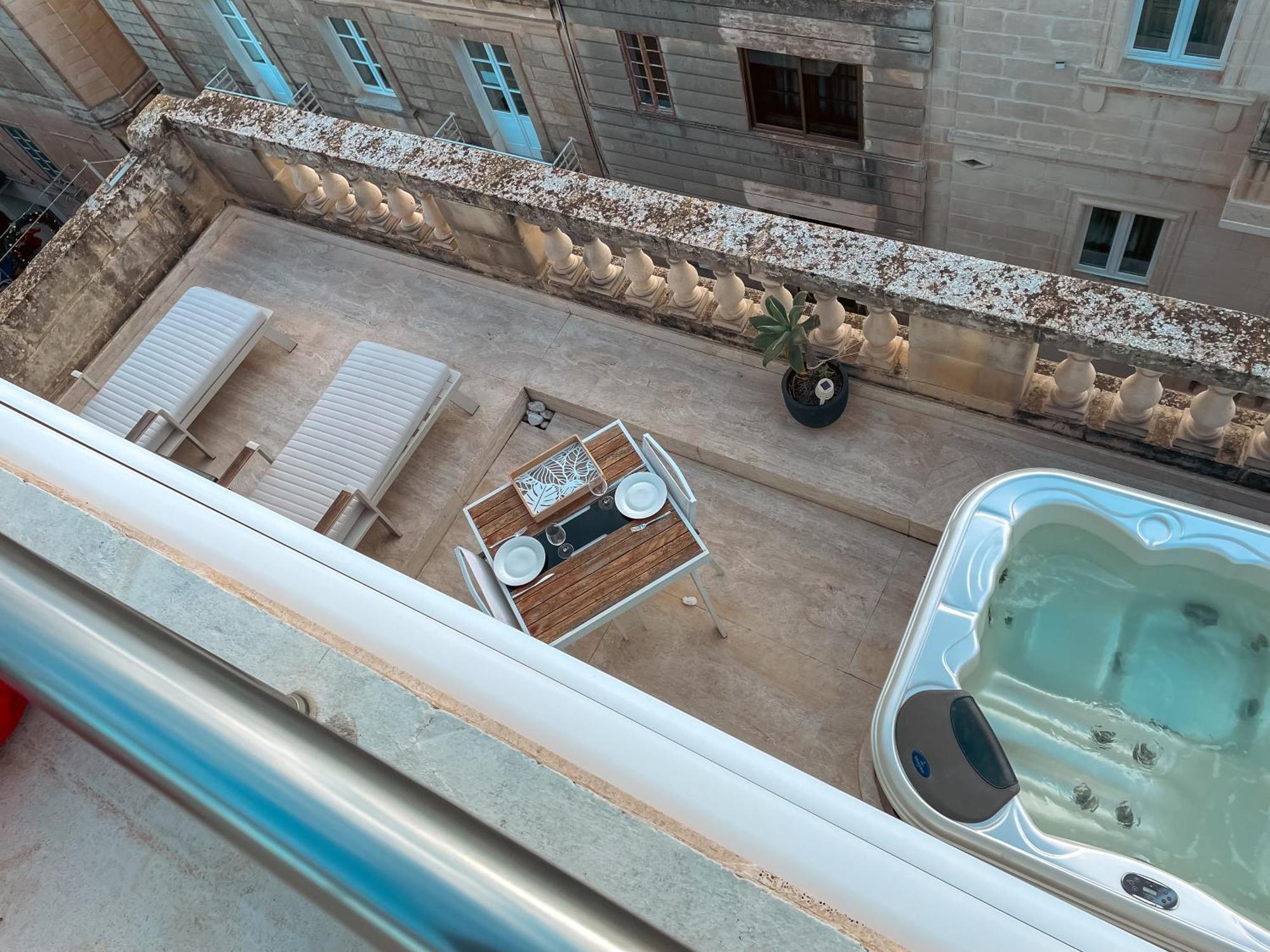Penthouse With Jacuzzi & Panoramic Views - Heart Of * Valletta