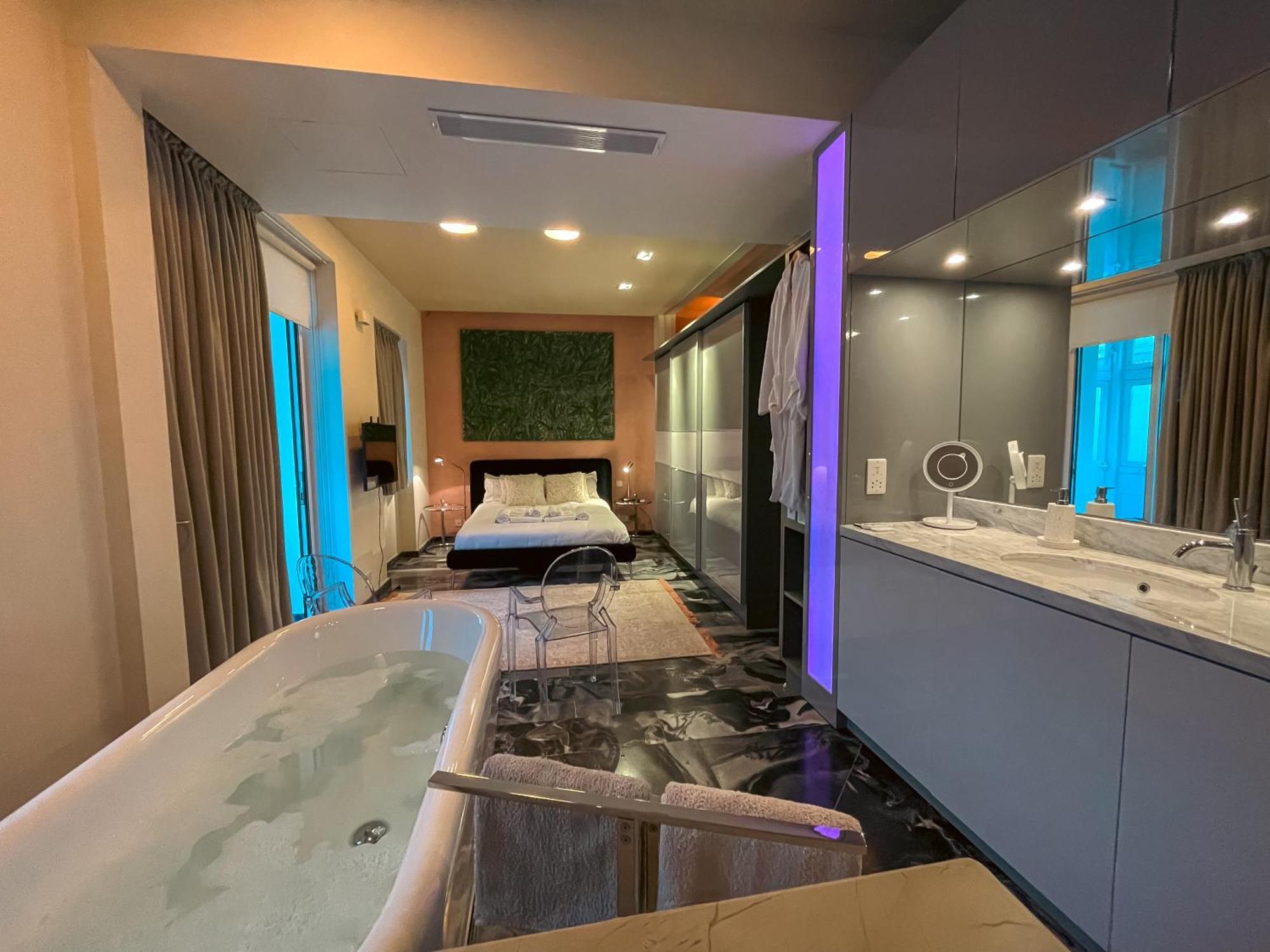 Penthouse With Jacuzzi & Panoramic Views - Heart Of